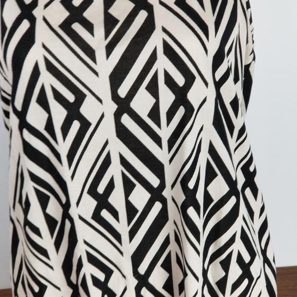 Banana Republic B/W SMALL TANK TOP 282 - Picture 5 of 7